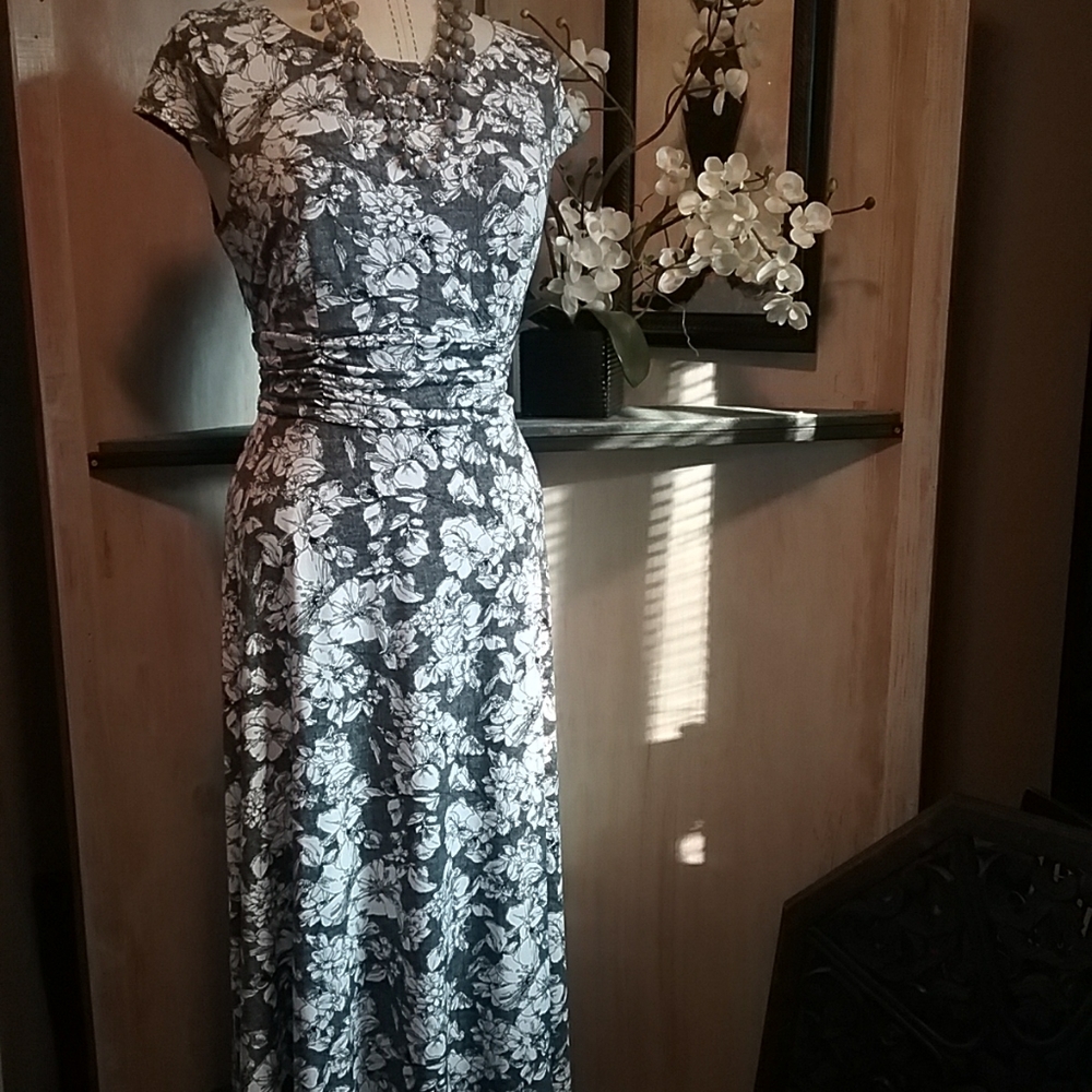 Connected | Dress - Picture 14 of 16